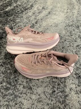 Hoka One Clifton 9 Pink for Women’s Sizes 6 / 6.5 / 7